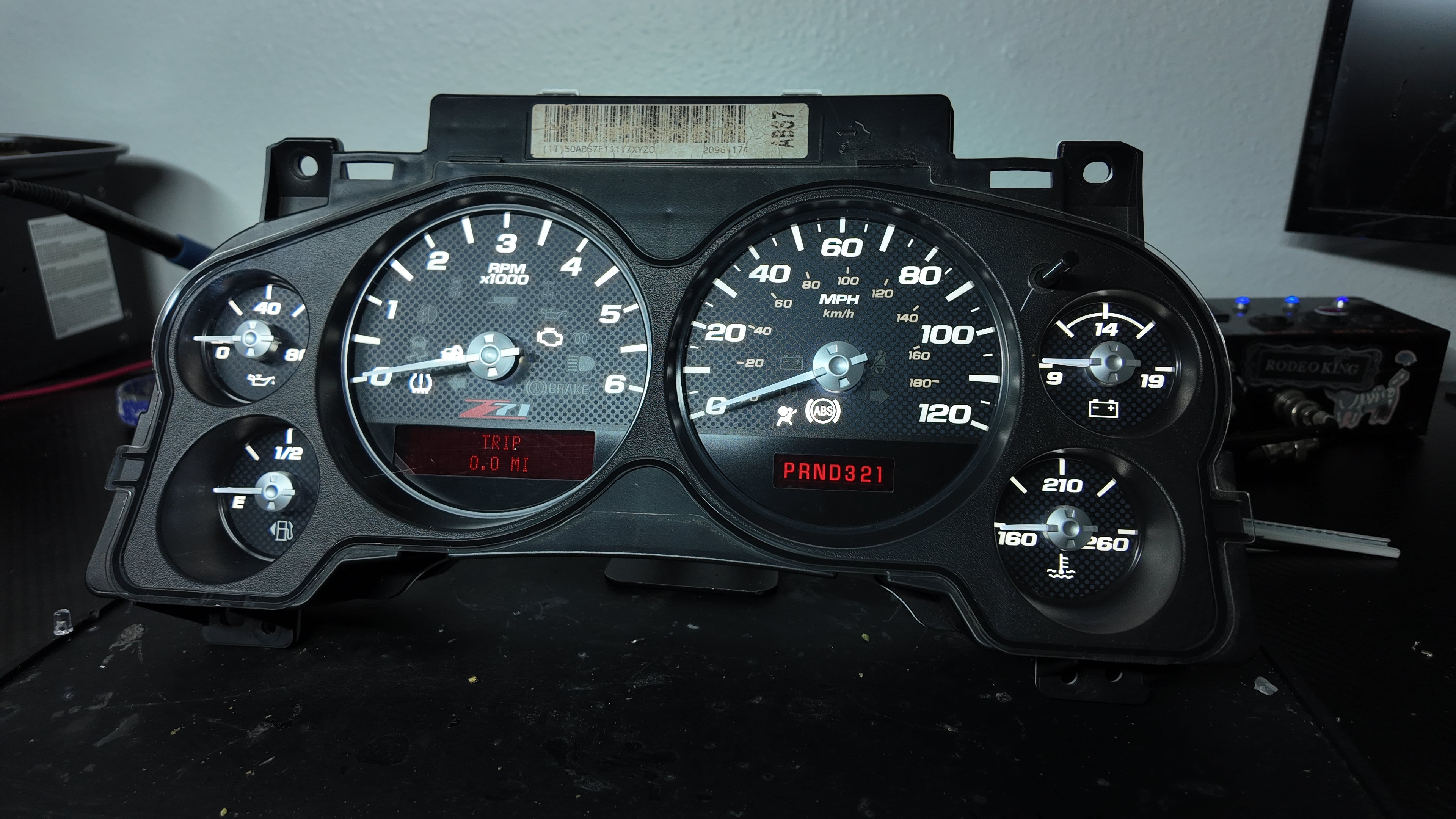 2007–2014 GM Carbon Fiber Z71 Gauge Cluster | white LED Backlight + White Warning Lights |