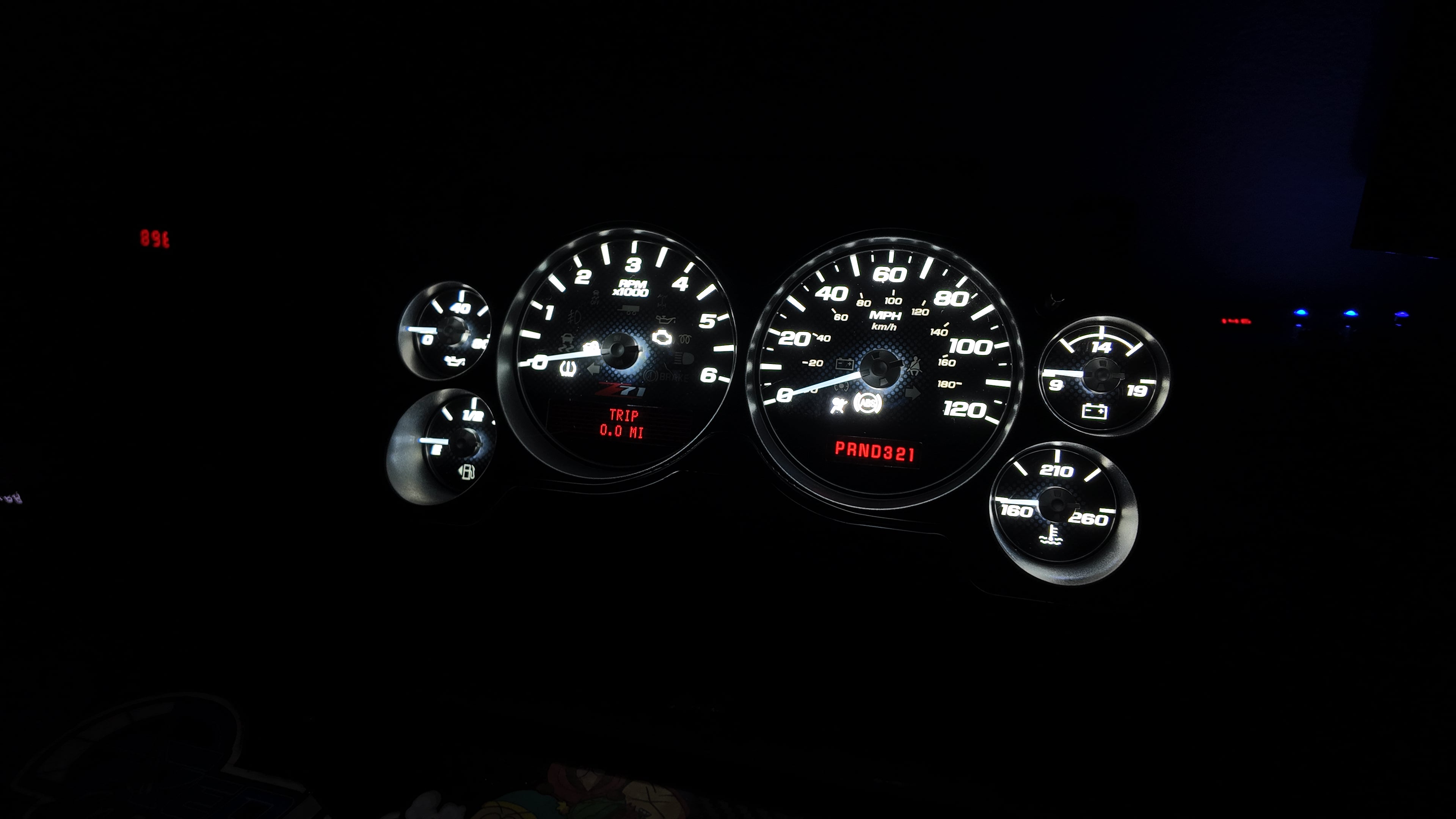 2007–2014 GM Carbon Fiber Z71 Gauge Cluster | white LED Backlight + White Warning Lights |