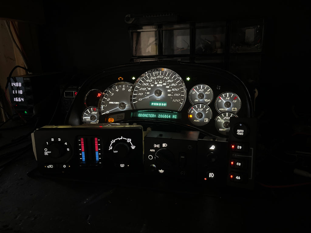 White Super Sport (SS) Style Gauge Cluster Combo – 2003–2007 GM GMT800