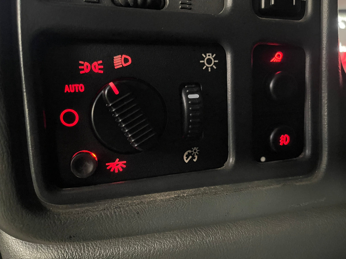 Red LED headlight switch with AUTO setting and red fog light switch, 2003-2006 GM truck